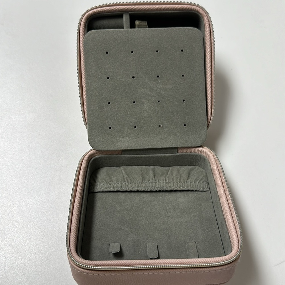 “B” Jewelry Box - Picture 3 of 4